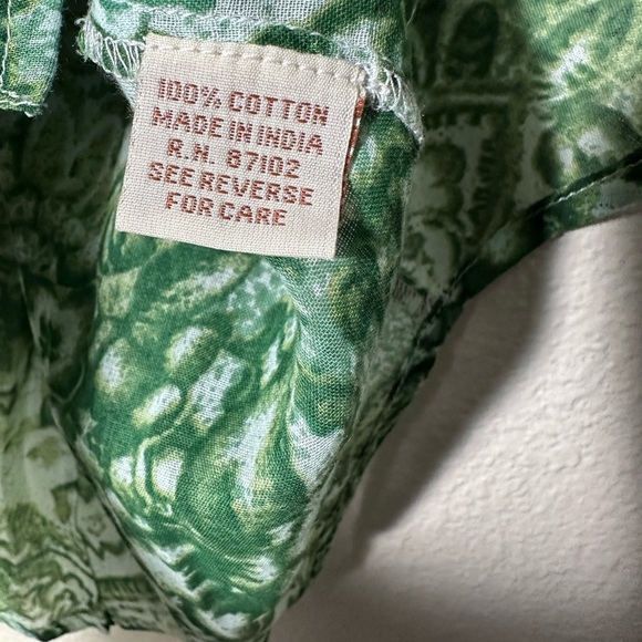 Fashion Magazine Sleeveless Green Floral Button Down Shirt
Size Xl - Picture 7 of 10